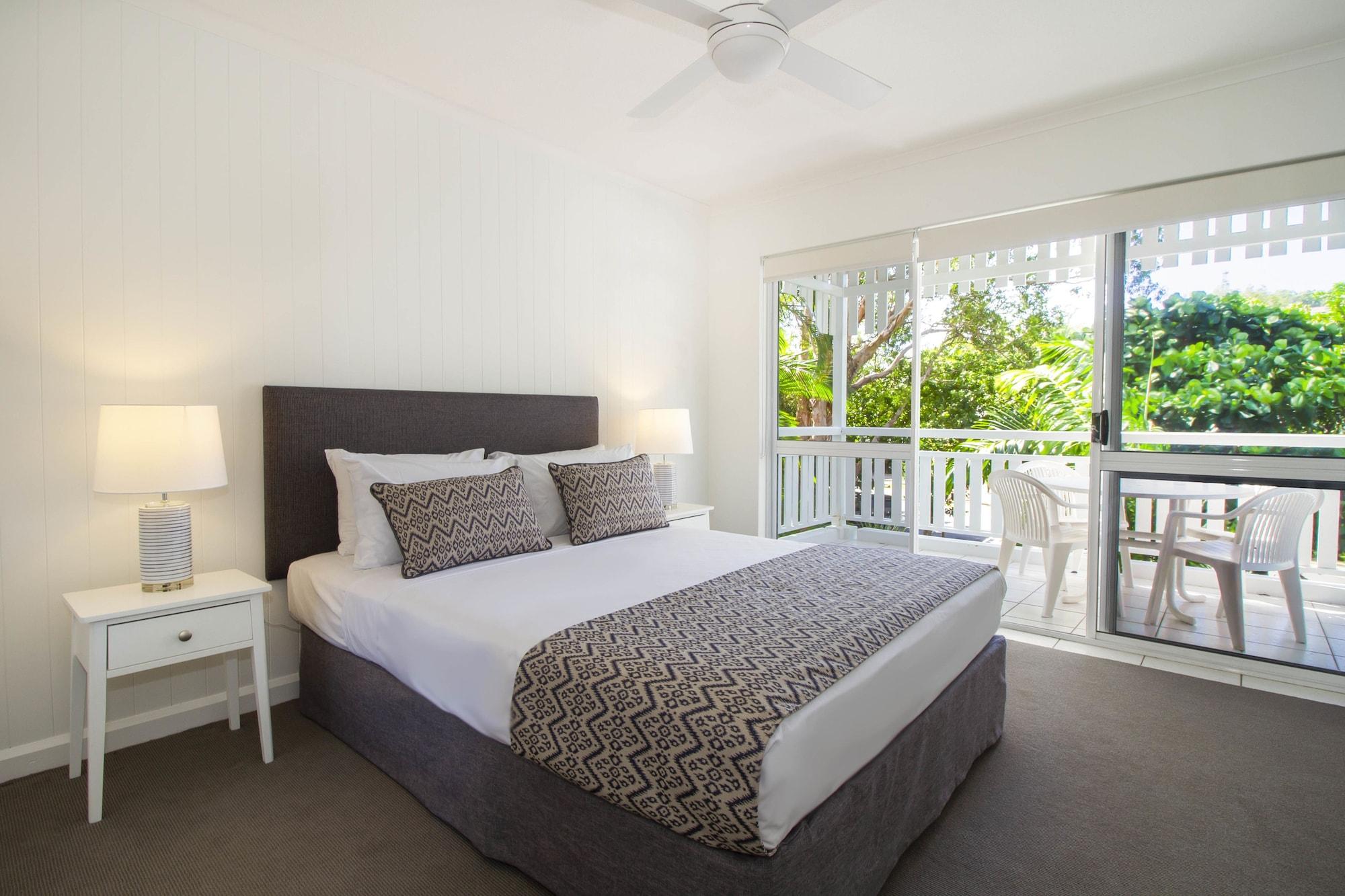 The White House Port Douglas Aparthotel Bagian luar foto