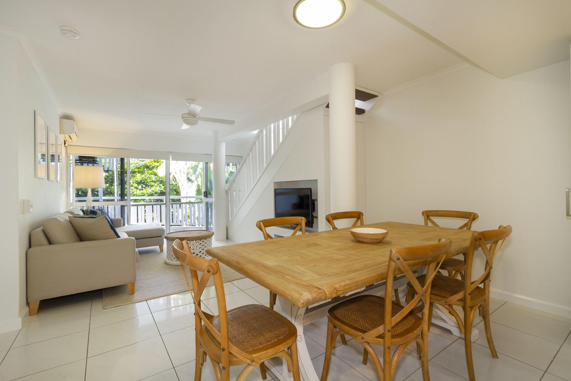 The White House Port Douglas Aparthotel Bagian luar foto