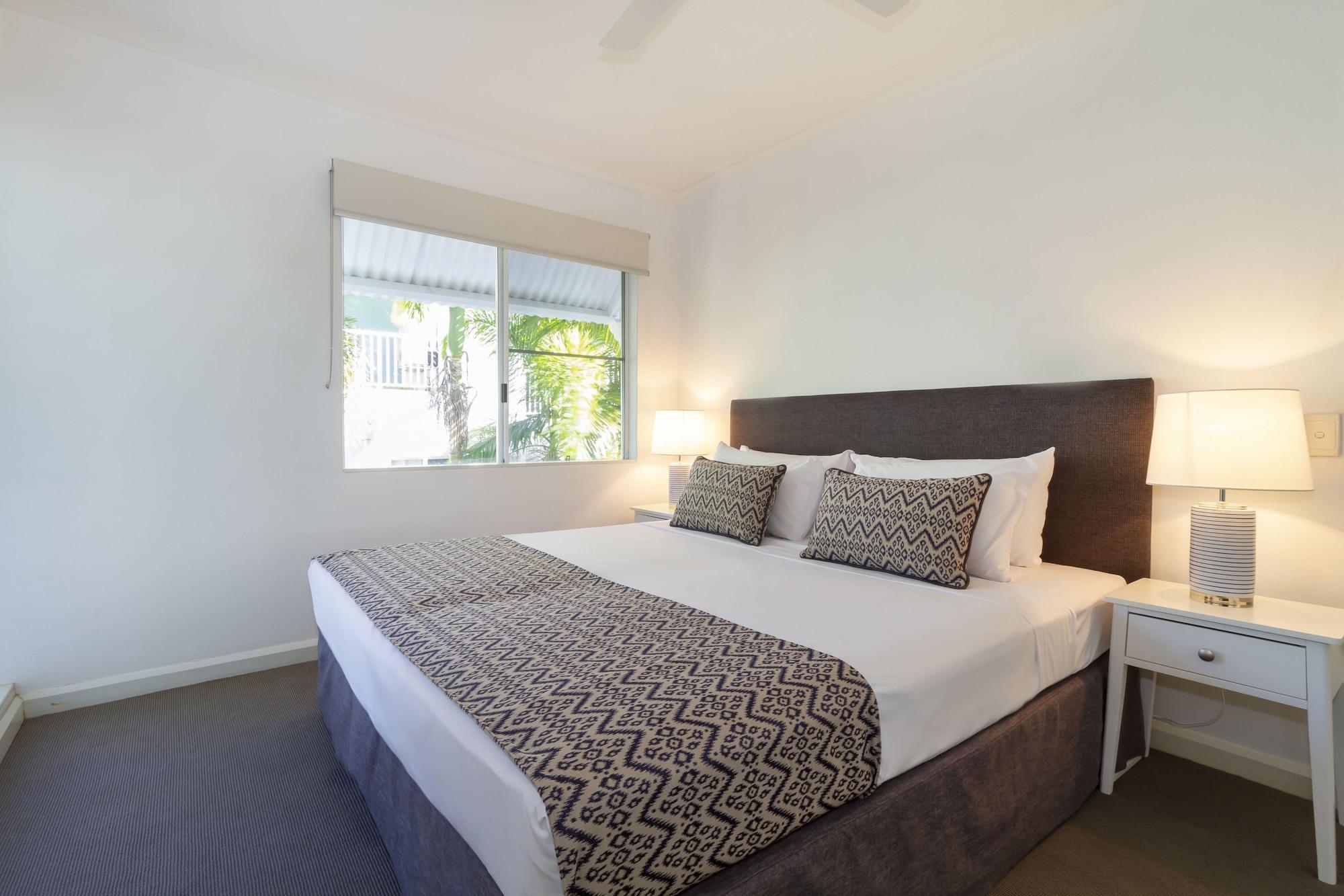 The White House Port Douglas Aparthotel Bagian luar foto