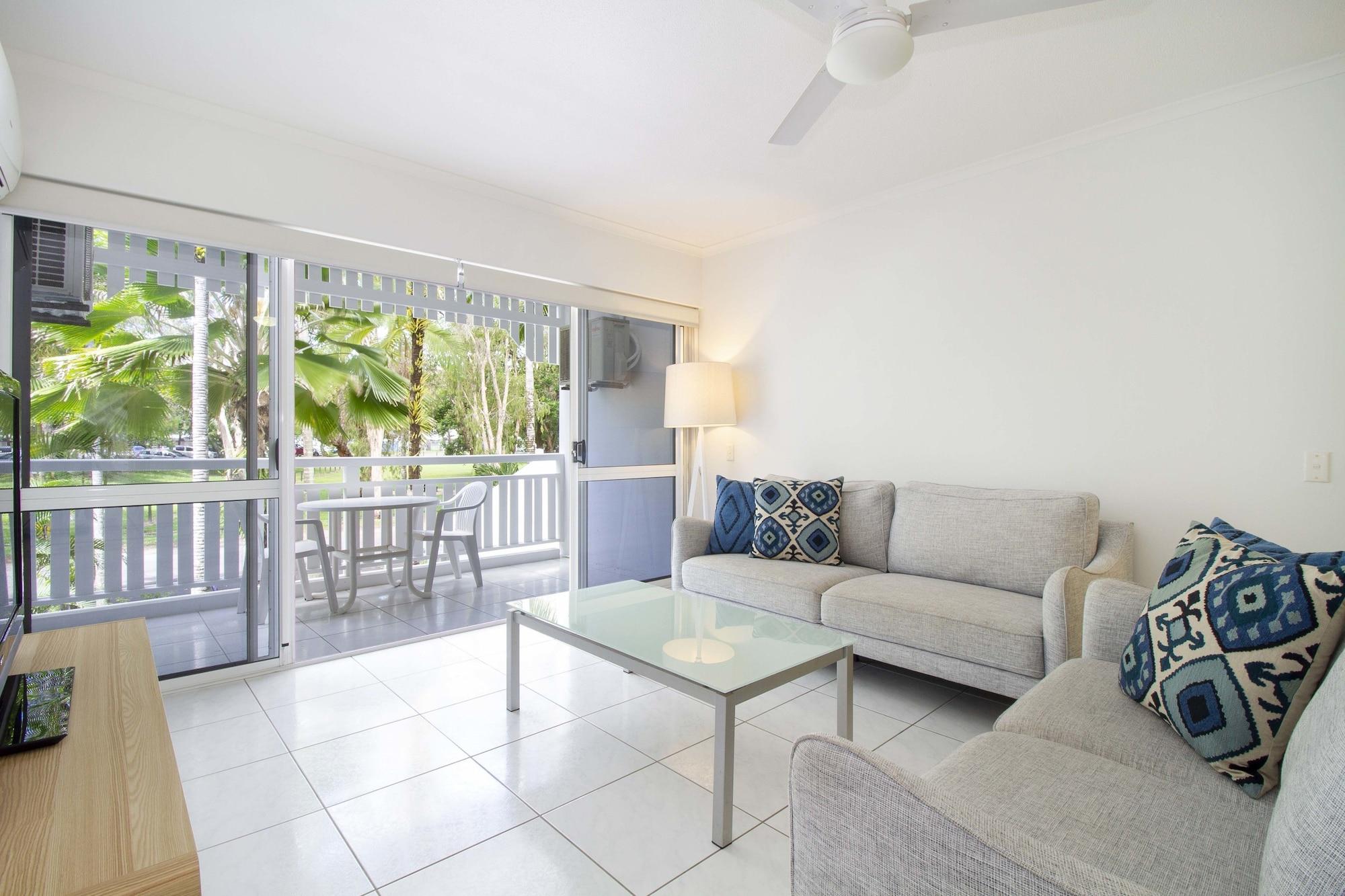 The White House Port Douglas Aparthotel Bagian luar foto