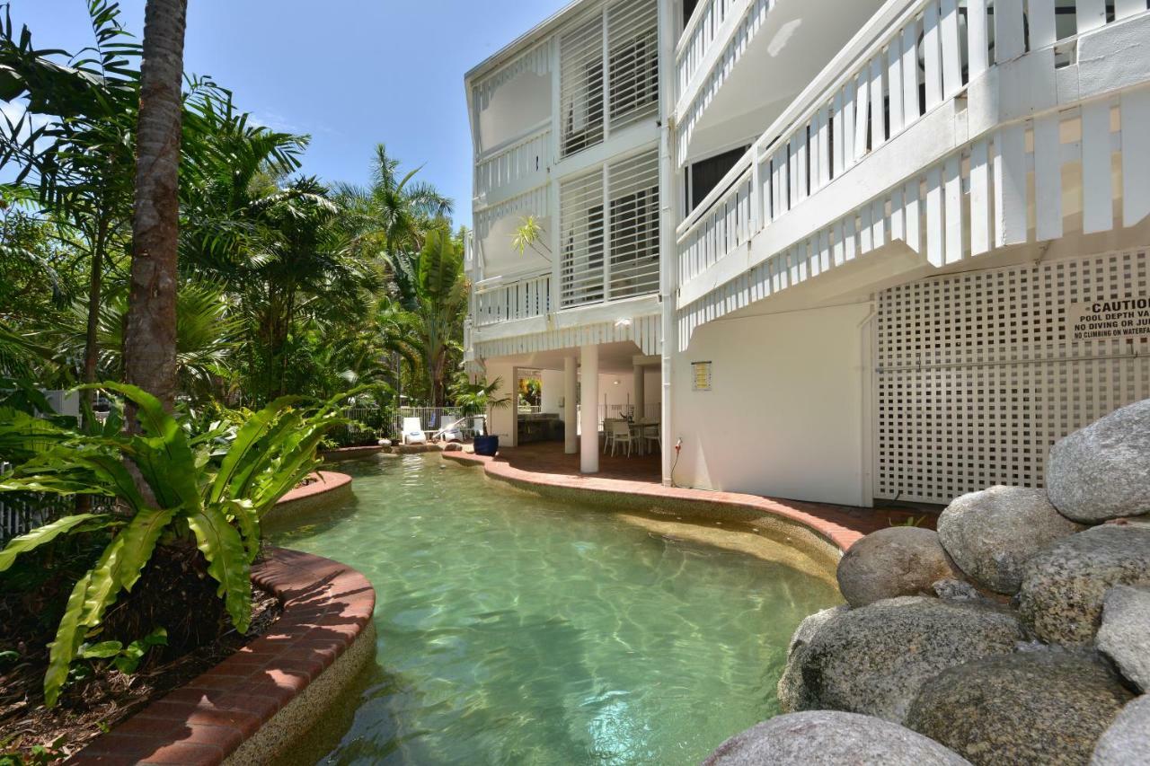 The White House Port Douglas Aparthotel Bagian luar foto