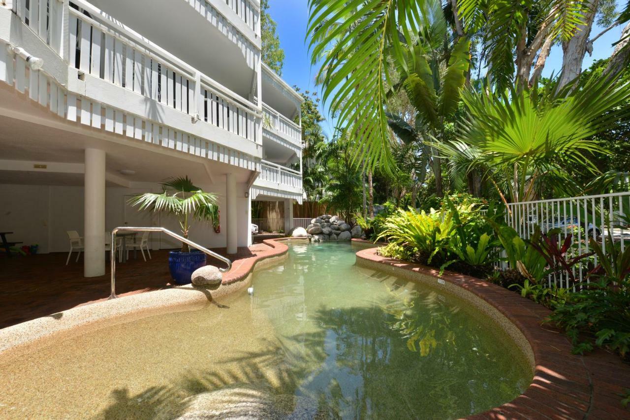 The White House Port Douglas Aparthotel Bagian luar foto